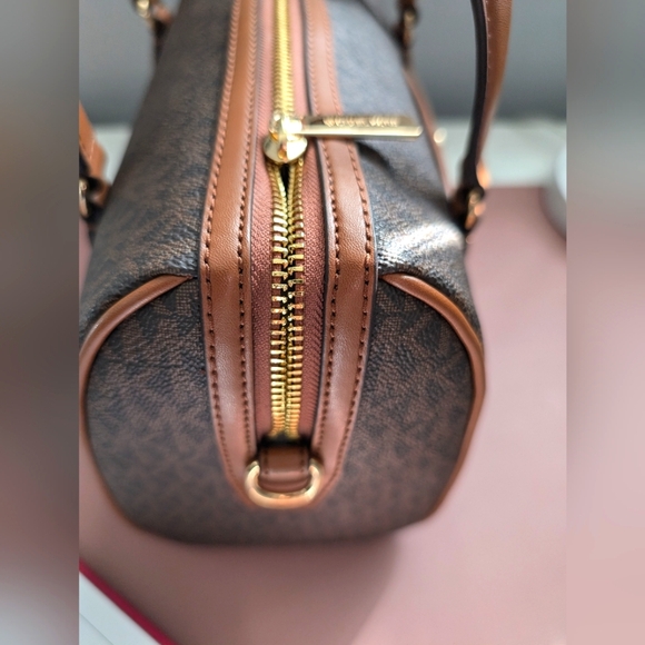 Michael Kors Travel Medium Duffle satchel bag, with crossbody mk logo NWT - Picture 10 of 10